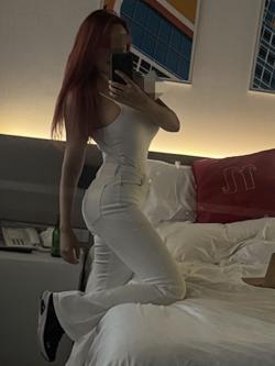 611562781