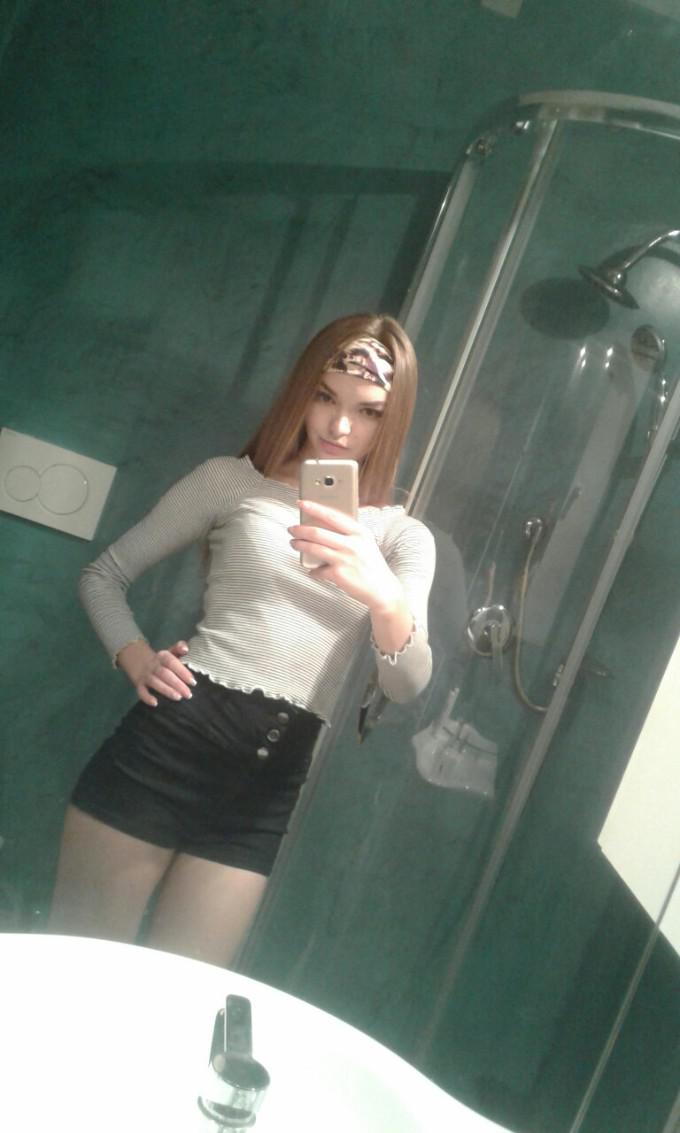 Escort 3247436992