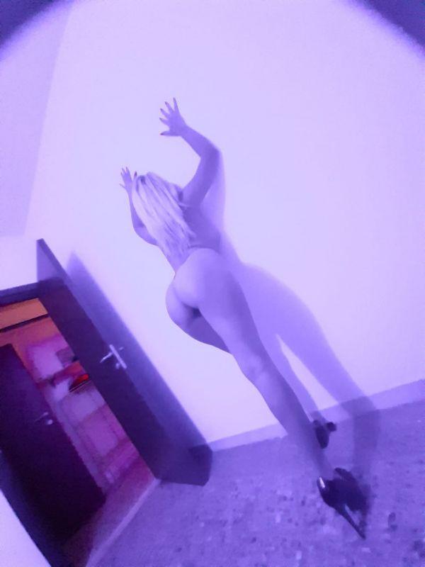Escort 3898821497